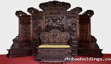 房间里有钟表
中度可信度描述已自动生成